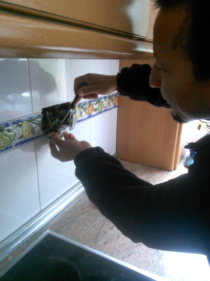 Realizando el cambio toma corriente
