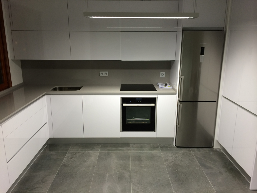 Foto: Iluminacion Mediante Tiras de Led Empotradas en el Techo de