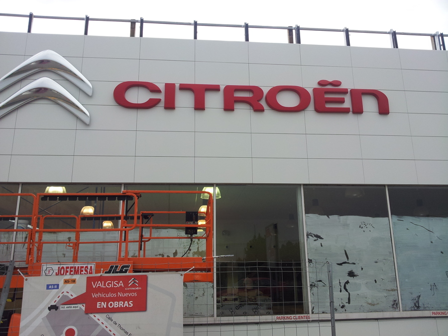 REFORMA INTEGRAL CONCESIONARIO DE COCHES CITROEN