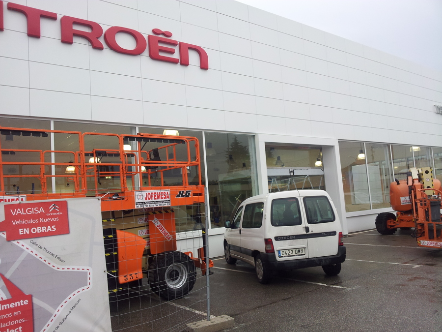 REFORMA INTEGRAL CONCESIONARIO DE COCHES CITROEN