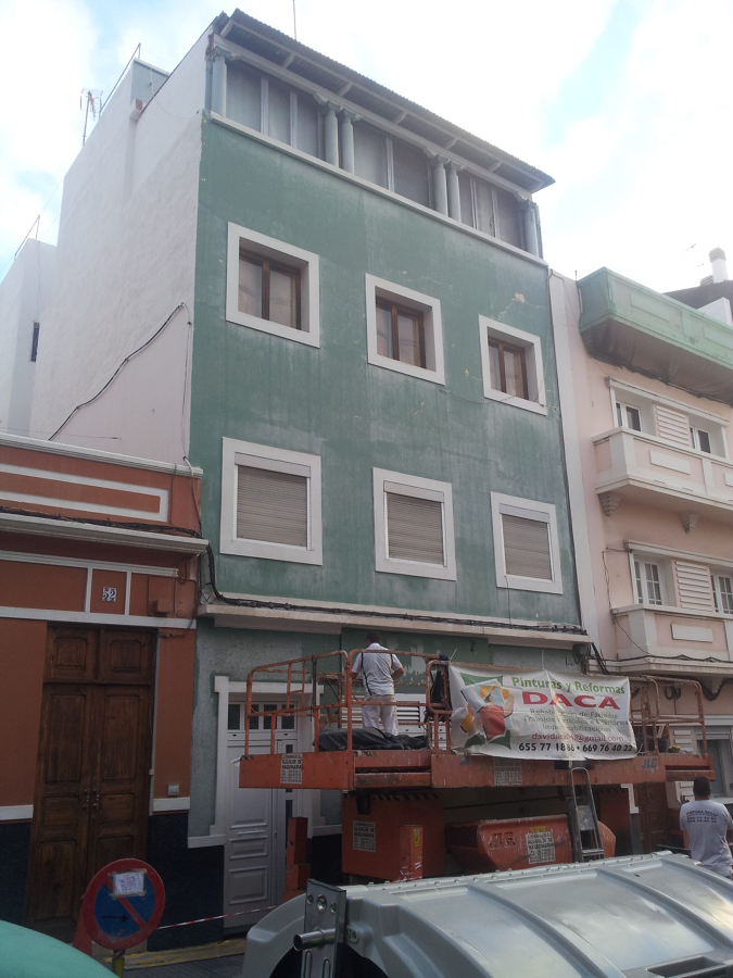 Rehabilitación  fachada sita en la calle Benecharo Nº 50