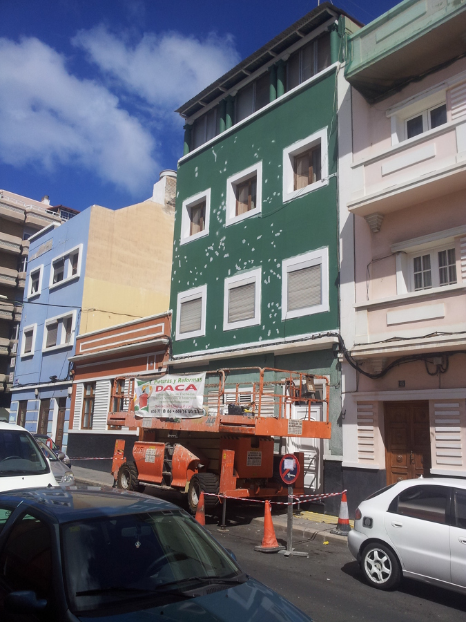 Rehabilitación  fachada sita en la calle Benecharo Nº 50
