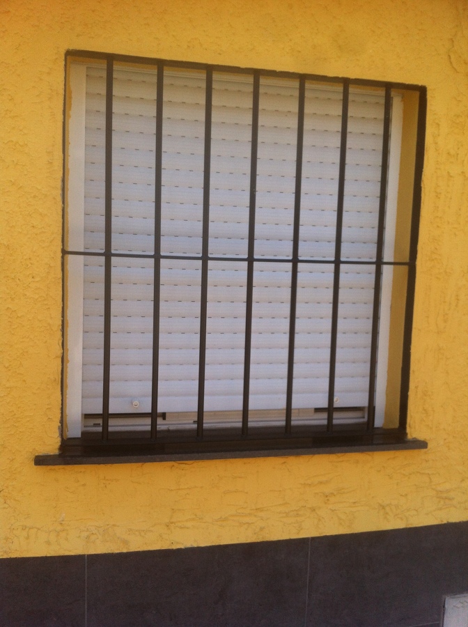 REJA DE HIERRO FUNDIDO