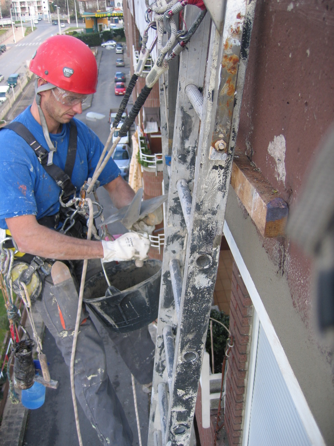 Reparación de aleros y estructuras de hormigón trabajos verticales