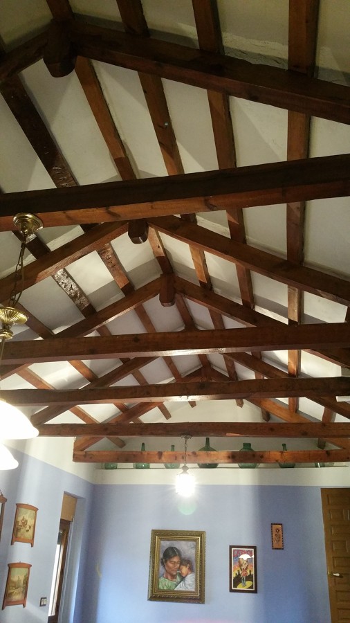 Restauración de vigas de madera, techo y paredes