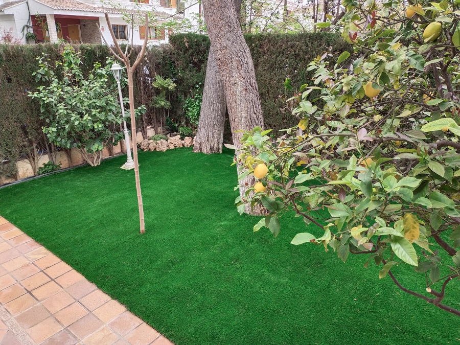 Instalación de Césped en 105m2 | Ideas Jardineros
