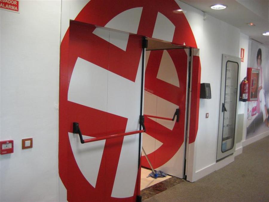 ROTULAMOS PUERTAS