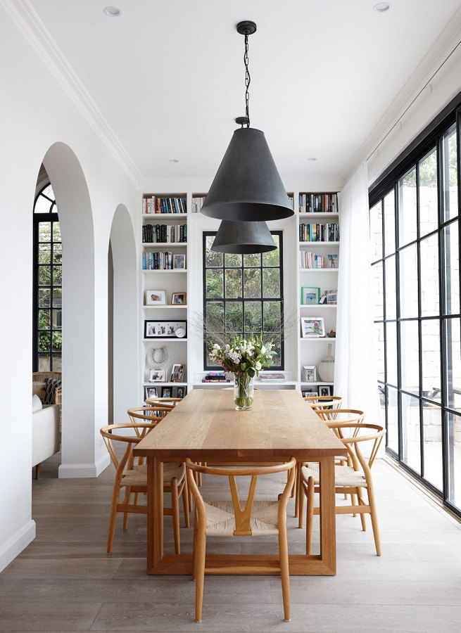 salón con arcos