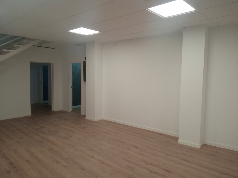 Salón grande con Tarima y techos desmontables