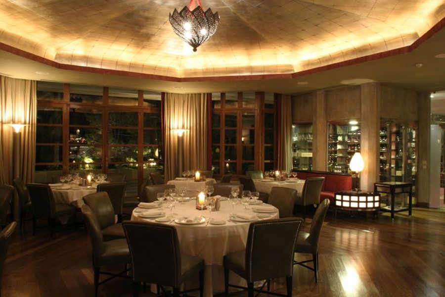 Restaurante la Esencia sobre Antigua Piscina en Málaga | Ideas Decoradores