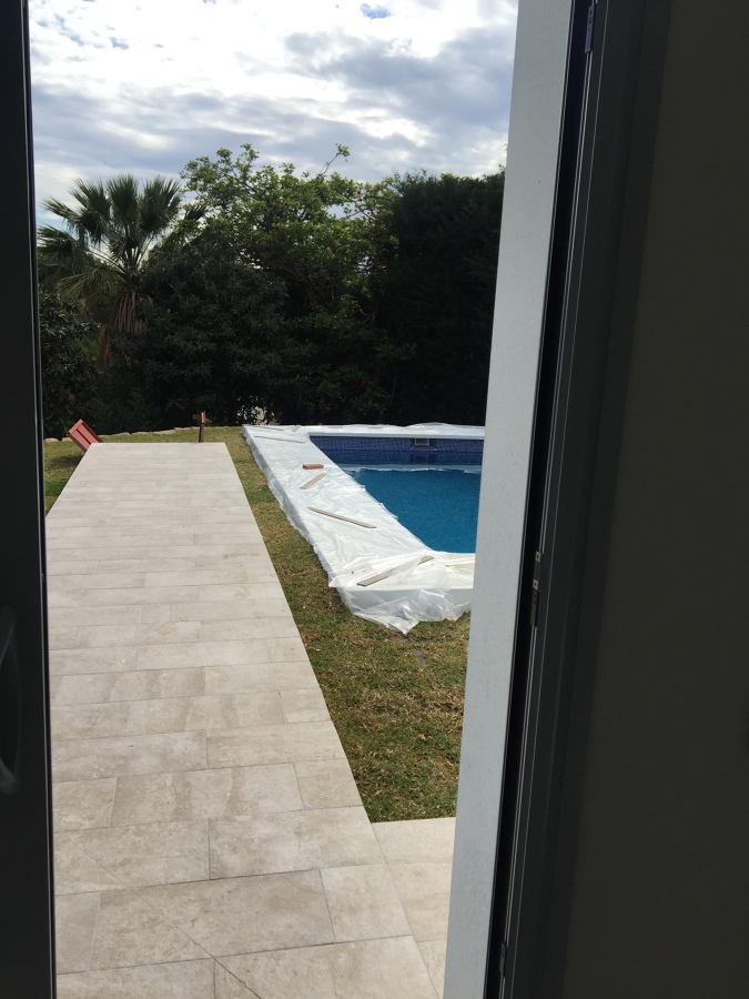 Solárium y piscina