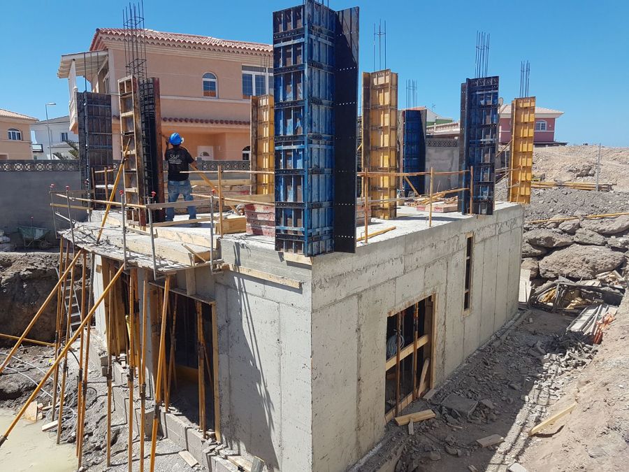 Sótano y encofrado de primera planta