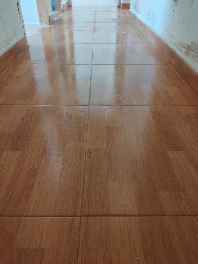 Suelo ceramico tipo parquet