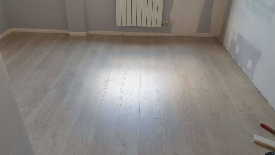Suelo terminado en habitación.