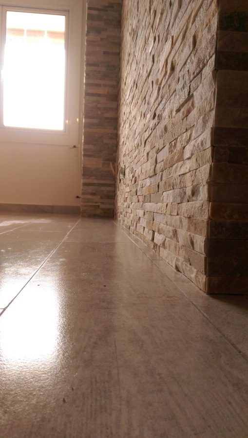 Suelo y pared de mármol turco