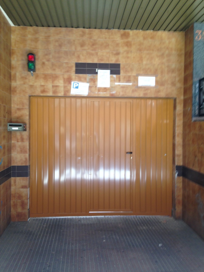 Sustitución de la Puerta de Garaje de la Comunidad de Propietarios de