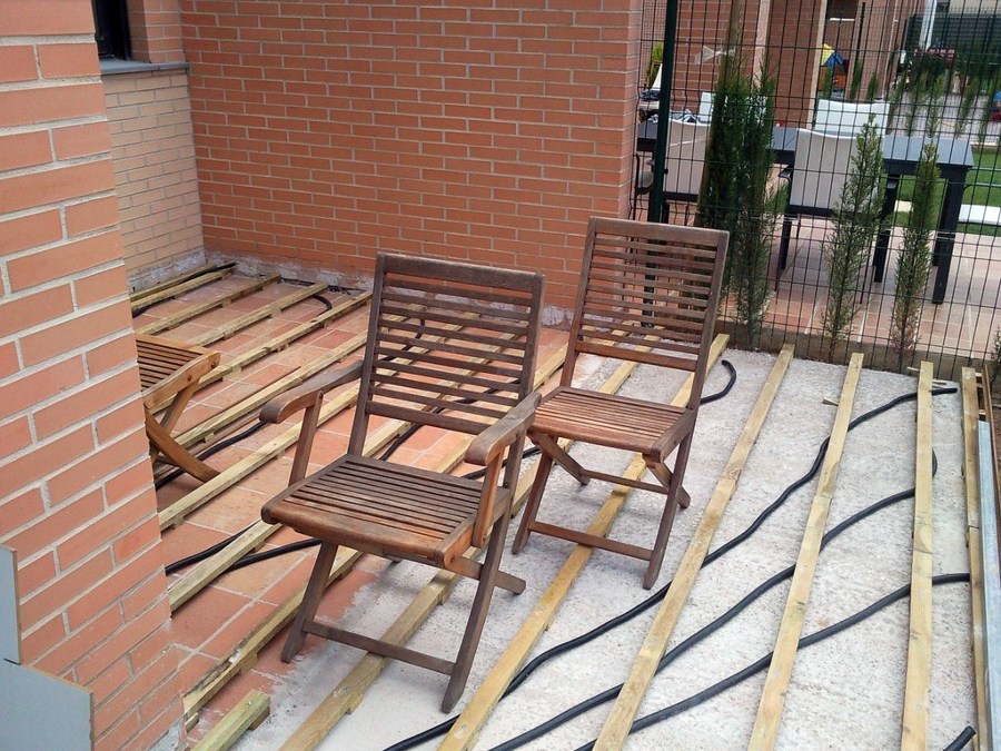 TARIMA EXTERIOR IPE CON FOCOS LED EMPOTRADOS