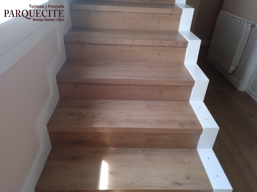 TARIMA LAMINADA AC5 KRONOTEX TOTTAL ROBLE BERLIN