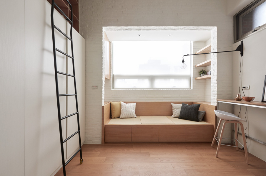 sofá madera apartamento