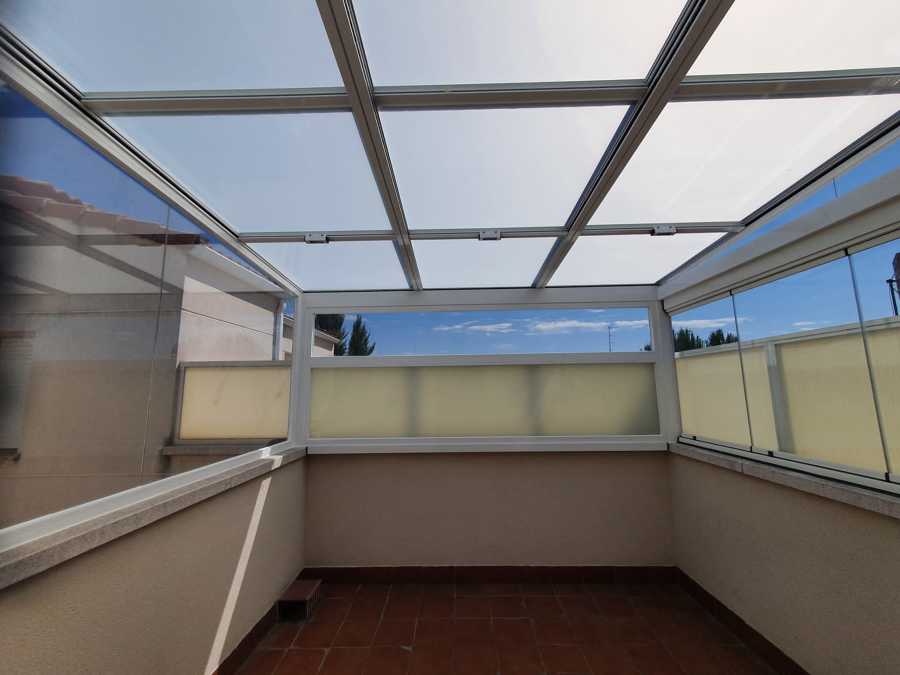 Techo y cortinas de cristal