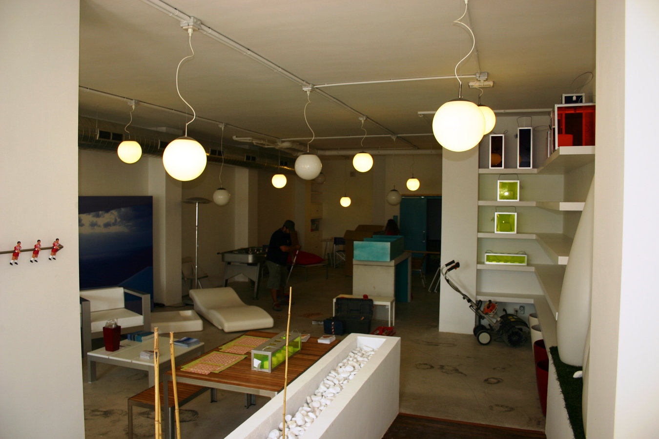 TIENDA DE MOBILIARIO Y JARDINERIA
