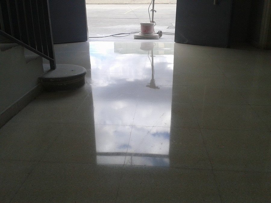 Trabajos de  pulido, diamantado y cristalizado de mármol y terrazo.