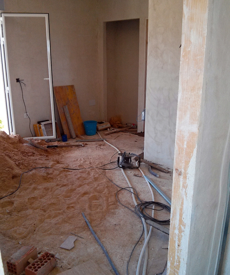 Una de las habitaciones en plena obra