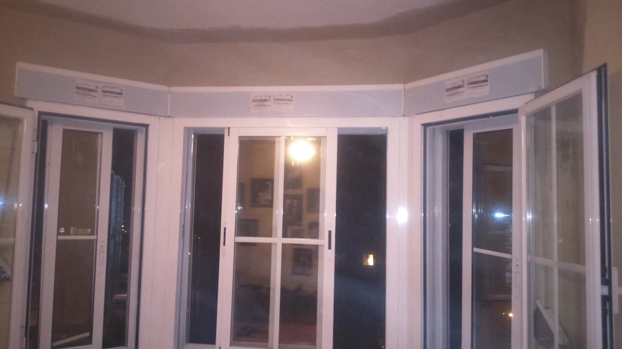 Ventana abatible perfil aluminio con obra