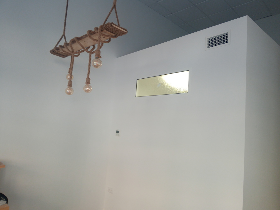 Ventanas y Lamparas colgante en recepción