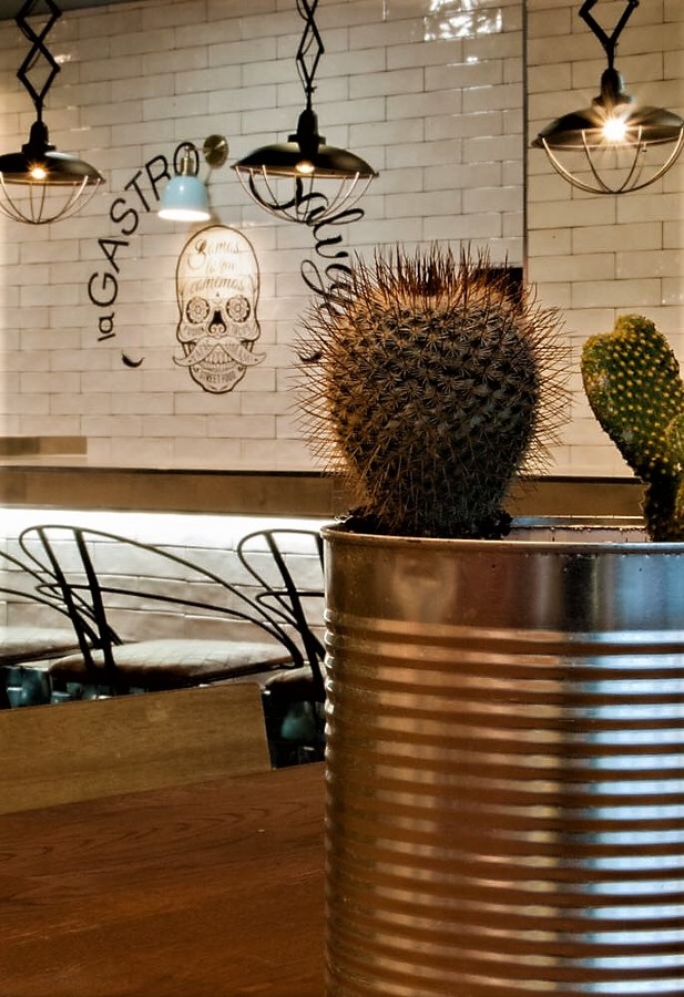 Foto: Lámparas Colgantes en Barra de Cocina de Sincro #1596591