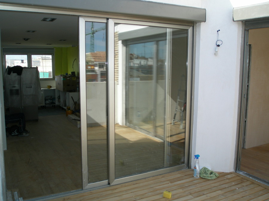 vista al comedor desde la terraza con tarima exterior