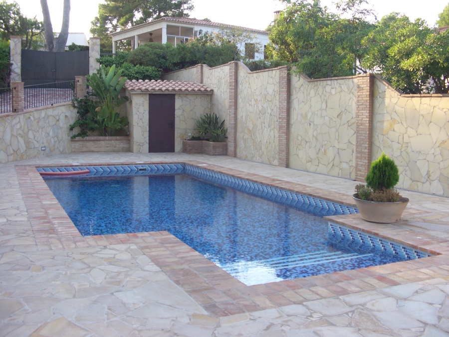 Vista completa de la piscina