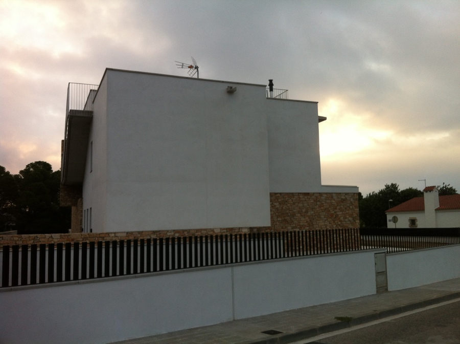Vista lateral de la vivienda