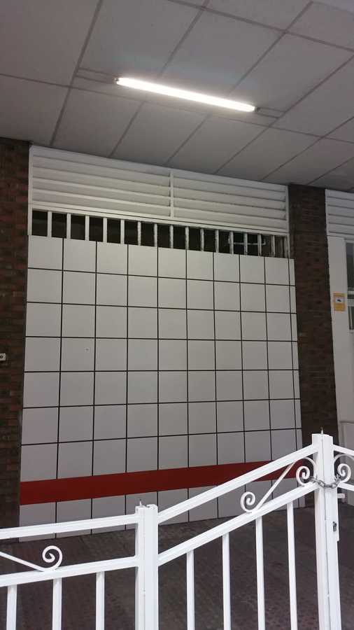 zona ciega convertida en nuevo acceso a almacen