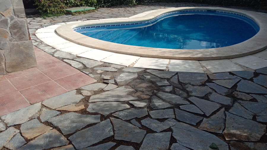 Lajas Sobrepuestas en Playa de Piscina | Ideas Construcción Piscinas