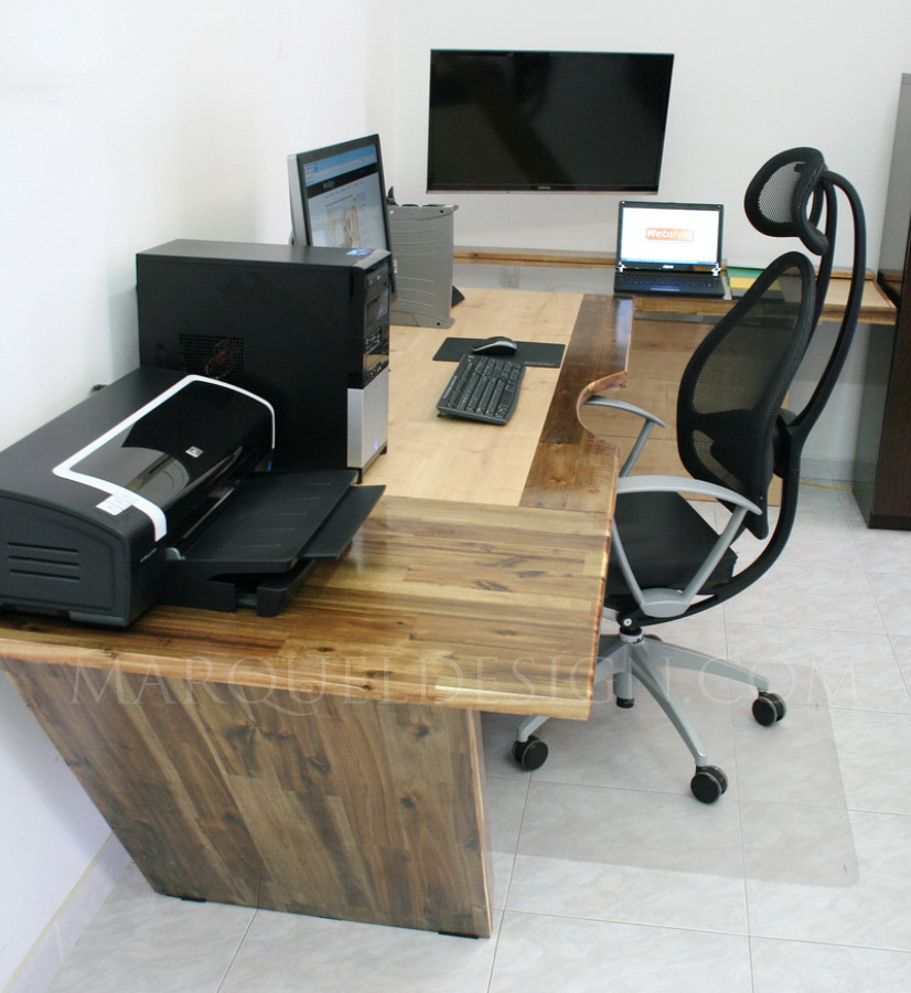 Escritorio con Mesa Ergonómica para Webstyle, Empresa de Emarketing