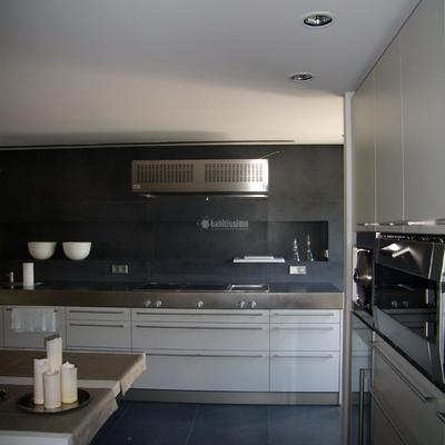 Cocina y baño de diseño en vivienda particular