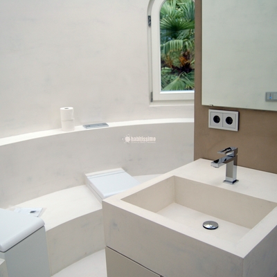 Microcemento en piscina y baños vivienda Son Vida