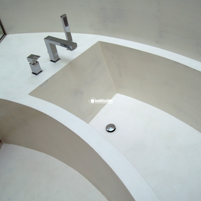 Microcemento en piscina y baños vivienda Son Vida
