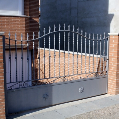 Puertas batientes de hierro