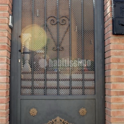 Puertas batientes de hierro