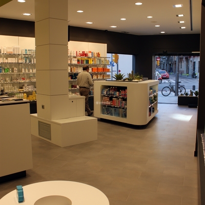 Interiorismo e Imagen Corporativa para Farmacia