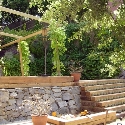 Jardí a Vallvidrera. Harmonia amb l'entorn 