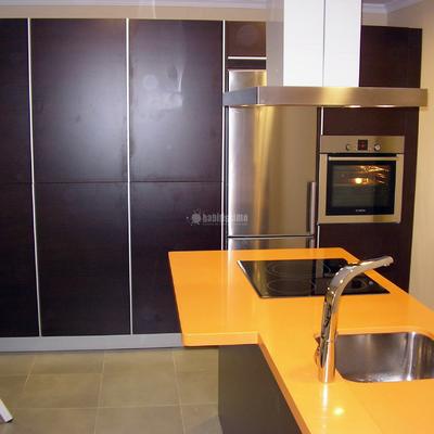 Cocina - Comedor con lavadora y secadora ocultas