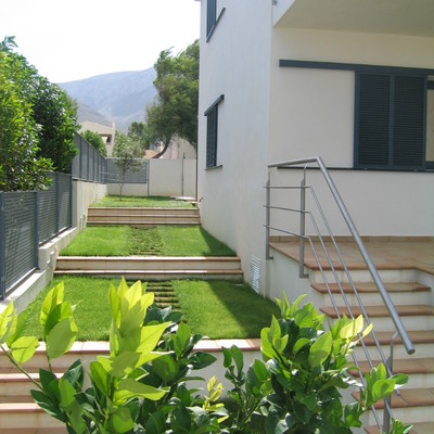 Acceso al jardín