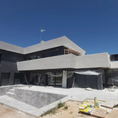 Reforma de fachada y piscina en Torrelodones