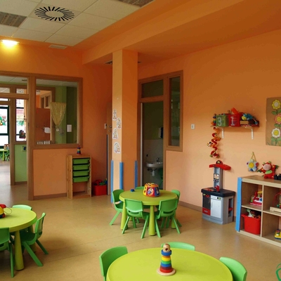 Aula con aseo propio del local comercial en Utebo