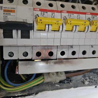 Reparación cuadro cortocircuitado