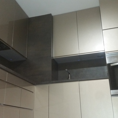 Color  Muebles Senssia cava  metalizada   encimera y  forrados  porcelanico 