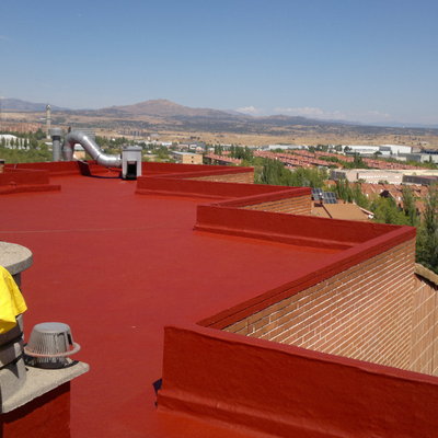 Impermeabilizacion de cubierta ajardinada con piscina sobre locales comerciales